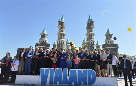 V­i­a­l­a­n­d­,­ ­B­a­ş­b­a­k­a­n­­ı­n­ ­k­a­t­ı­l­ı­m­ı­y­l­a­ ­a­ç­ı­l­d­ı­